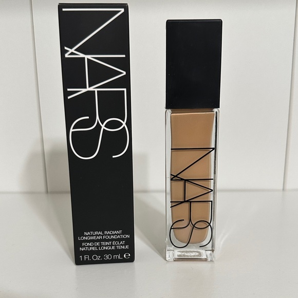 Medium 1 Punjab—NARS Natural Radiant Longwear Foundation - Picture 1 of 15